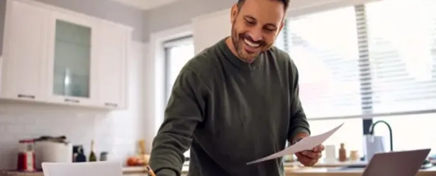 man making diabetes checklist